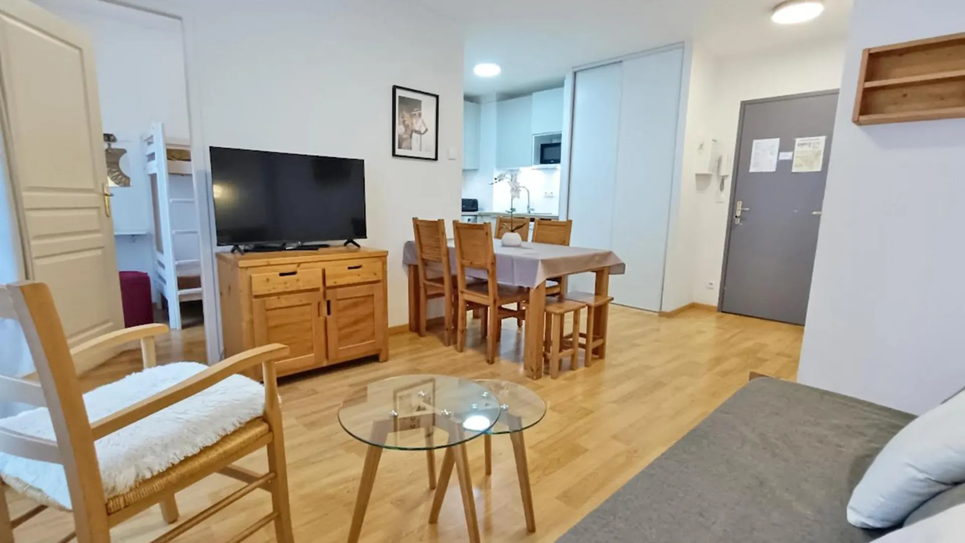Apartment L'Eterlou, T3, Centre Luchon, Wifi, Casier A Skis, Ascenseur, 6 Personnes Bagneres-de-Luchon