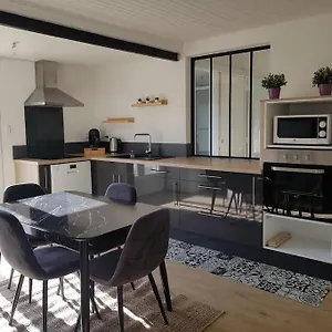https://maison-entre-chu-et-cezeaux-parking.hotels-rhonealpes.com
